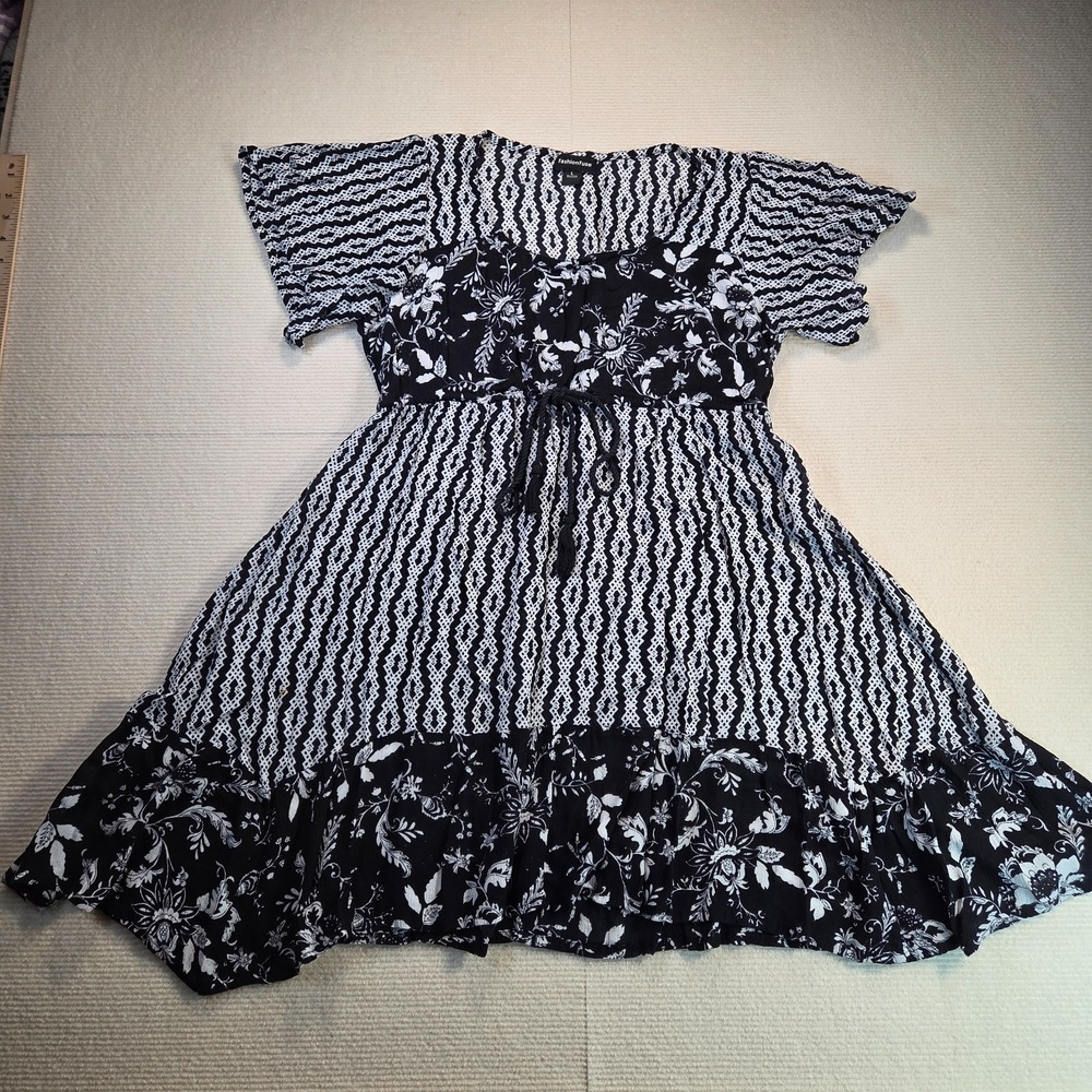 Fashion Fuse Babydoll Women's top Black/White Size Large
